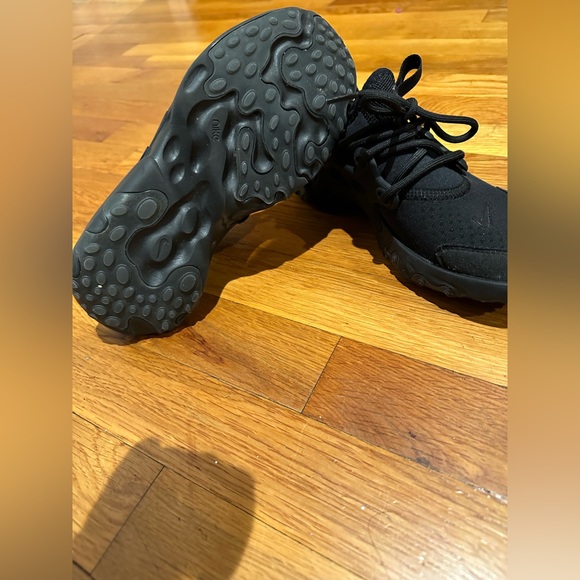 Nike Black REACT PRESTO GS
"Triple Black"  Youth Size 3 - Picture 2 of 3